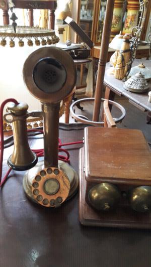 Teléfono antiguo candelero