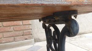 Mesa ratona de hierro y madera