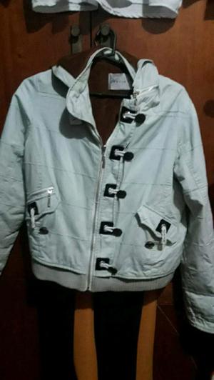 Campera OSSIRA impecable Capucha desmontable talle M