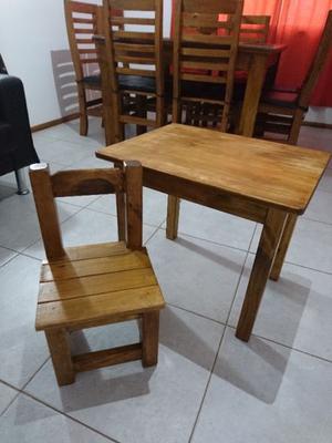 Mesa y silla.