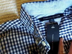 Dueña vende. Camisas nuevas Tommy. 780