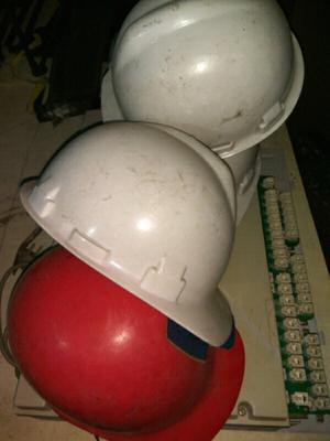 Liquido 6 cascos para obreros de la construcción