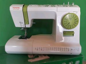 Máquina overlock y de coser.