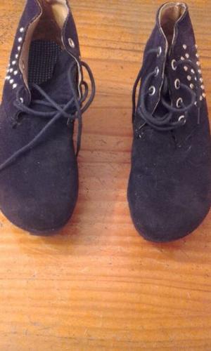 Zapatos De Gamuza Con Cordones Y Tachas Color Negro