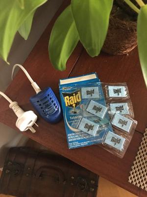 Aparato anti Mosquitos con cable + 8 Tabletas Raid® contra
