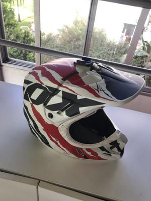 Casco Fox V4