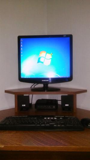 Monitor 19", teclado, mouse, escritorio