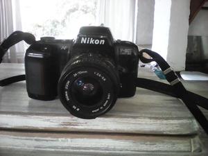 Máquina de fotos Nikon F601