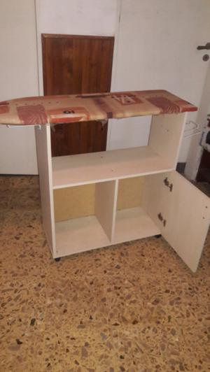 Mueble de planchado usado