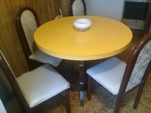 Sillas (6) y Mesa Redonda De Fórmica Con Patas De Cedro