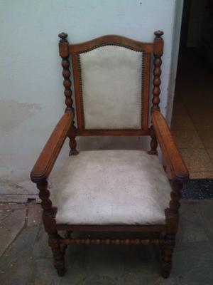 Juego de sillas y sillones antiguos de madera con diseño,