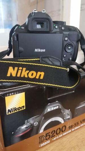 Vendo Nikon D casi nueva. Pocos disparos.