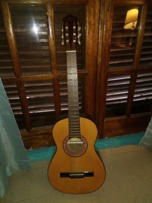 Vendo guitarra Gracia M5 mediana