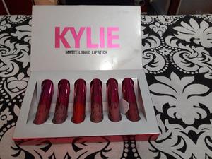 caja labiales kylie