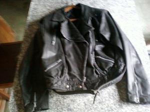 CAMPERA DE CUERO AUTÉNTICO, MOTOQUERA VENDO EN LA PLATA.