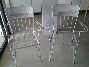Dos sillones de hierro muy antiguos en perfectas condiciones