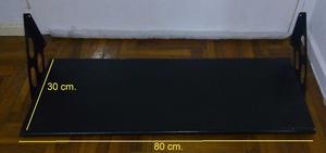 Estante con mensulas color negro de 80 X 30 cm.