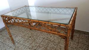 Mesa de caña con vidrio
