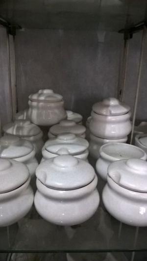 Piezas de cerámica blancas