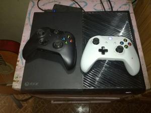 Xbox one 1 tb (2 joystick accesorios y los juegos de las