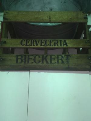 Antiguo cajón de cerveza Bieckert