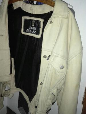 Campera de cuero beige talle M