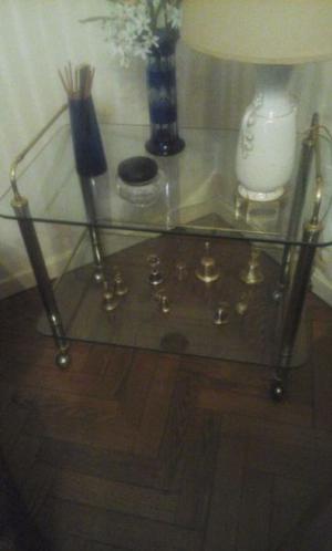 Mesa de bronce con cristales
