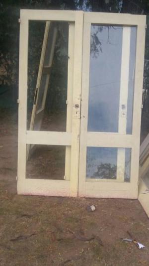 Puerta ventana doble de cedro. Se entrega lijada y con marco