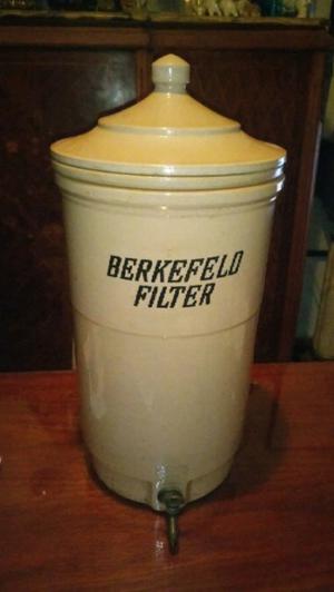 Antiguo filtro de agua de cerámica alemán sellado con
