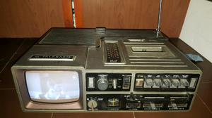 Vendo o permuto tv con radio cassete antigua funcionando