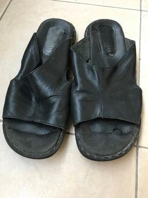 CHINELAS DE CUERO de hombre N° 42 usadas