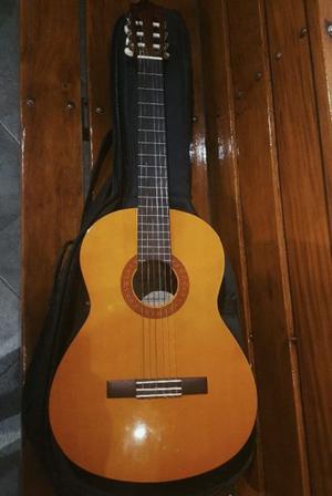 Guitarra Criolla Yamaha C40 Clásica Con Estuche