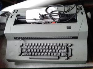 Máquinas de escribir Olivetti y IBM