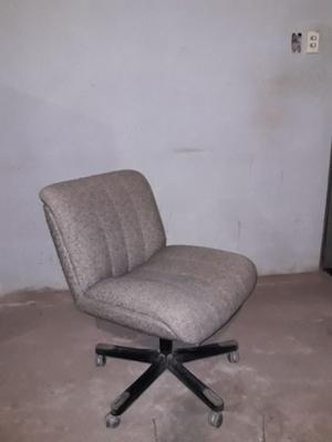 Vendo 6 sillas de oficina regulables
