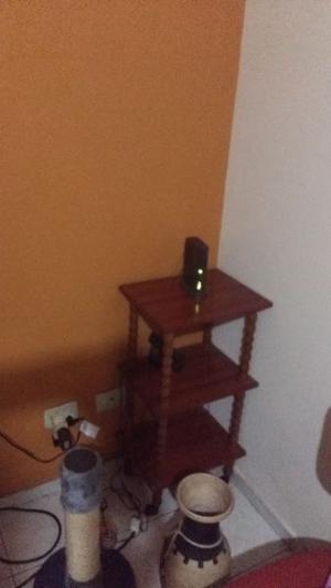 vendo mesa para telefono con ruedas