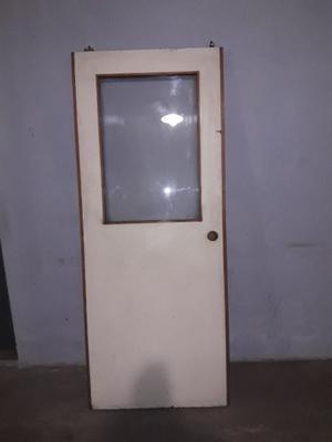 Vendo puerta madera corrediza con vidrio fijo