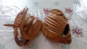2 guantes y pelota de baseball