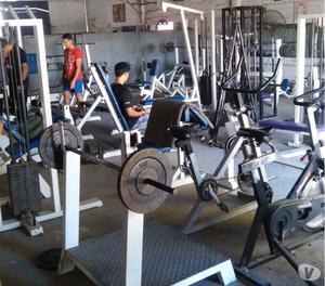 Vendo gimnasio en funcionamiento con maquinas incluidas