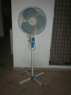 Vendo ventilador de pie.