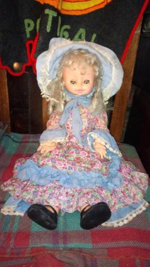 Antigua muñeca italiana sellada 
