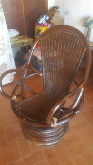 Sillon giratorio de mimbre antiguo