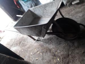 VENDO: CARRETILLA METÁLICA
