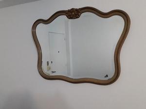 Espejo provenzal, marco tallado y espejo bicelado