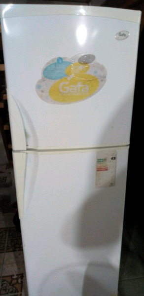 Vendo heladera con freezer marca Gafa