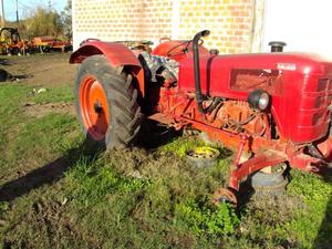 Tractor faar 4 cilindros