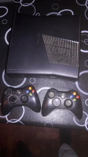 Vendo Xbox 360 slim 2 joystick + Juegos