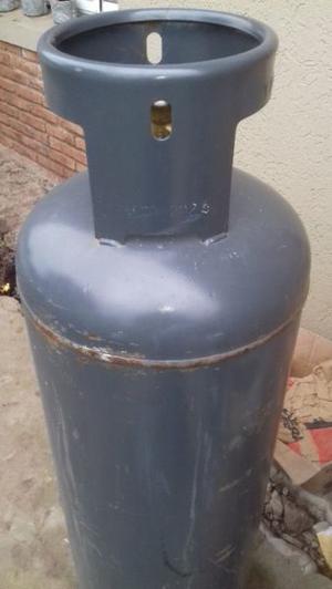 Dos tubos gas 45 kg con regulador
