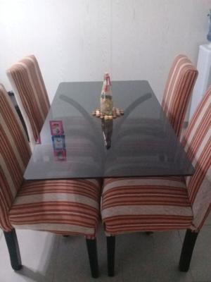 Juego de mesa con 4 sillas