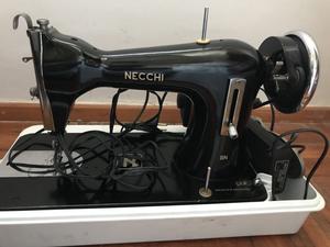 Máquina de coser Necchi