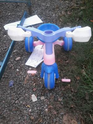 Vendo triciclo de plastico